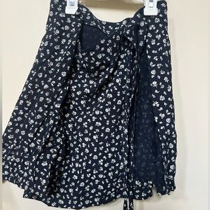 BRANDY MELVILLE navy blue floral tie skirt